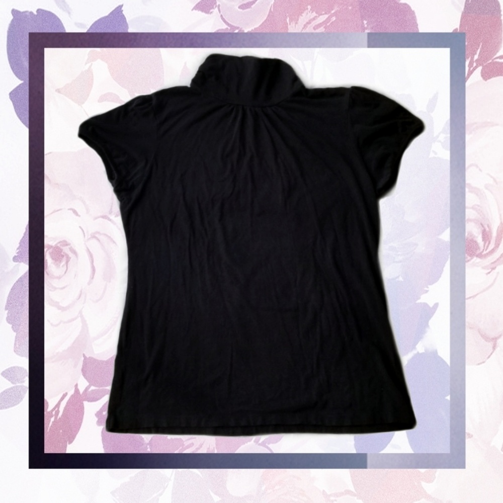 Black turtleneck tee